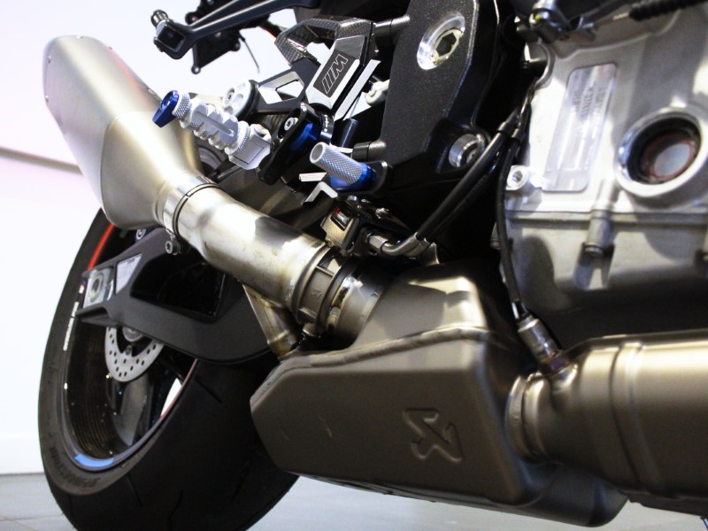 2025 (74) M 1000 R Competition Pack 3926651