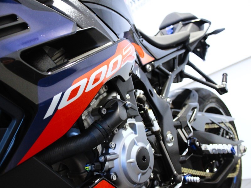 2025 (74) M 1000 R Competition Pack 3926661