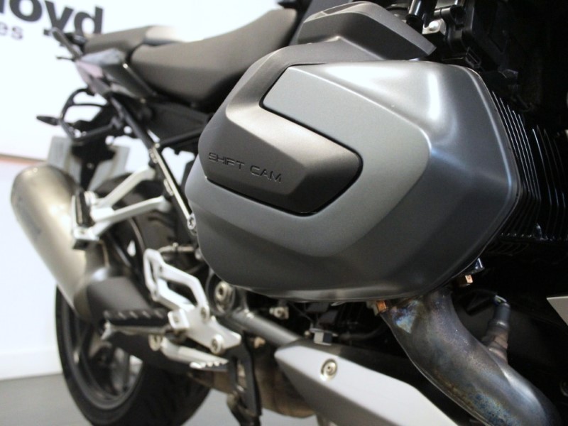 2023 (73) R 1250 RS SE 4895381