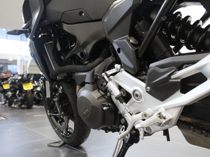 2025 (25) F 900 R 4816423