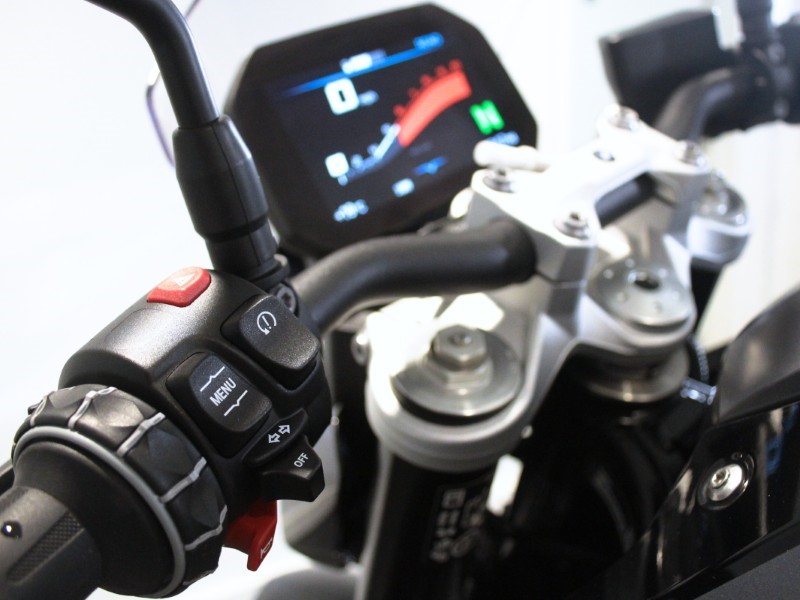 2025 (25) F 900 R 4816409