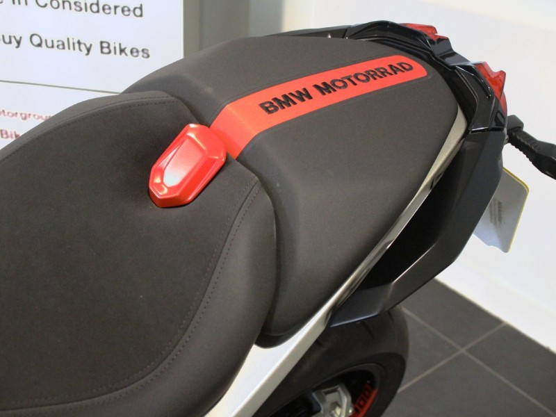 2025 (25) R 1300 RS SE 4975490