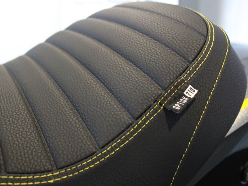 2024 (24) R 12 Option 719 5280515