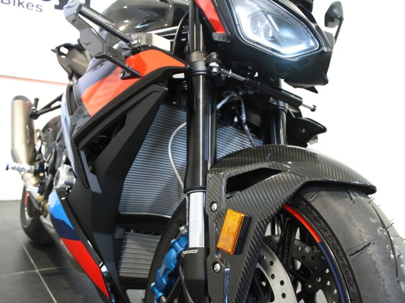 2025 (75) M 1000 R Competition Pack 5613019