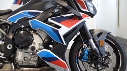 2025 (25) M 1000 R 5690265