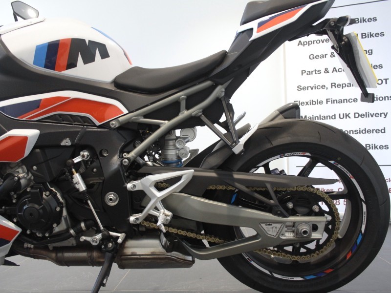 2025 (25) M 1000 R 5690268