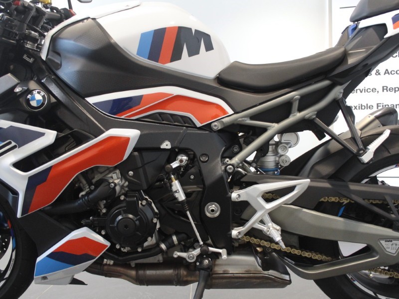 2025 (25) M 1000 R 5690267