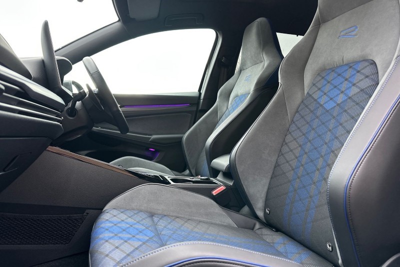 2025 (75) VOLKSWAGEN GOLF 2.0 TSI 333 R Black Edition 4Motion 5dr DSG 5034265