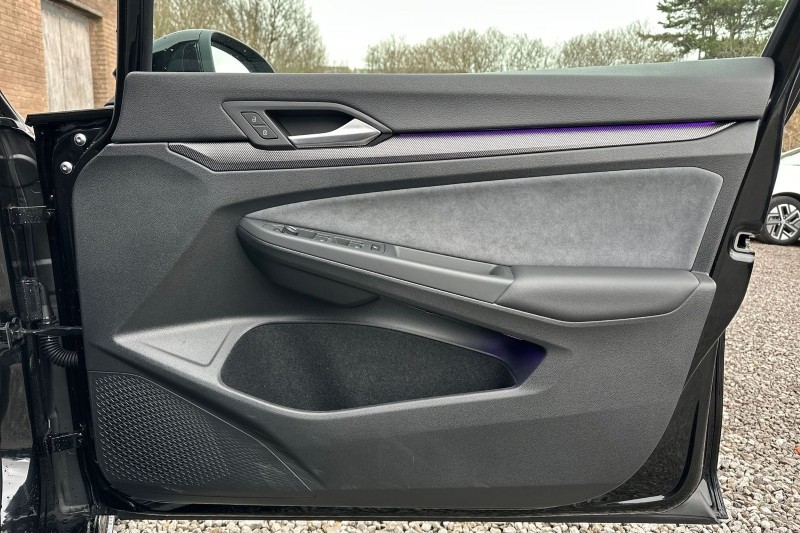 2025 (75) VOLKSWAGEN GOLF 2.0 TSI 333 R Black Edition 4Motion 5dr DSG 5034244