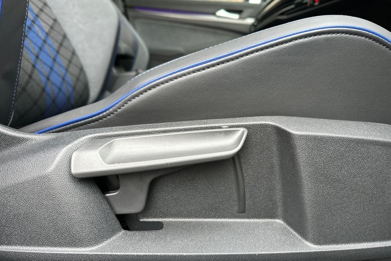 2025 (75) VOLKSWAGEN GOLF 2.0 TSI 333 R Black Edition 4Motion 5dr DSG 5034247