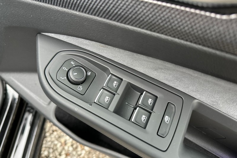 2025 (75) VOLKSWAGEN GOLF 2.0 TSI 333 R Black Edition 4Motion 5dr DSG 5034246