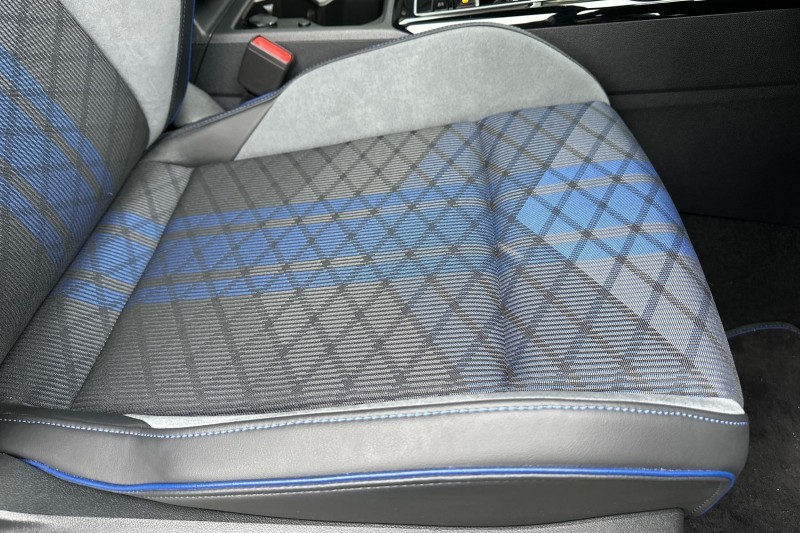 2025 (75) VOLKSWAGEN GOLF 2.0 TSI 333 R Black Edition 4Motion 5dr DSG 5034248