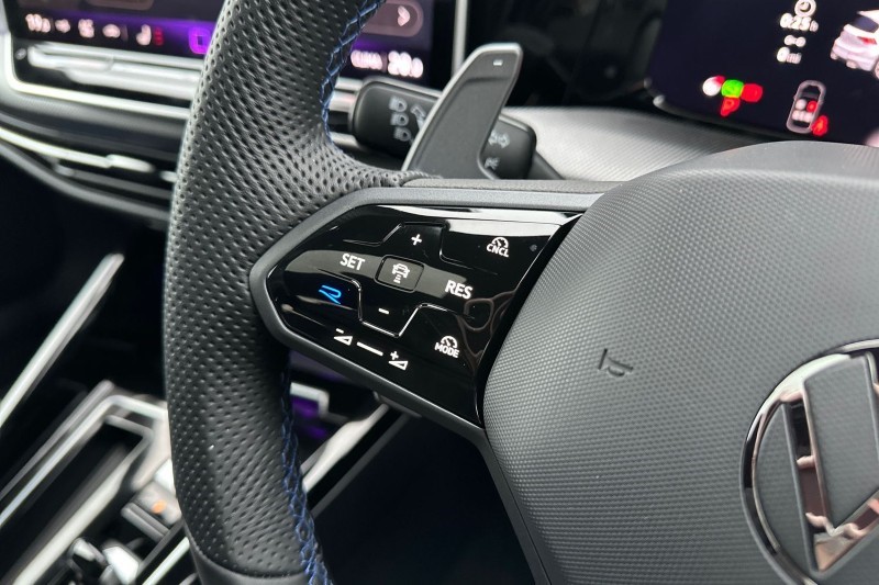 2025 (75) VOLKSWAGEN GOLF 2.0 TSI 333 R Black Edition 4Motion 5dr DSG 5034251