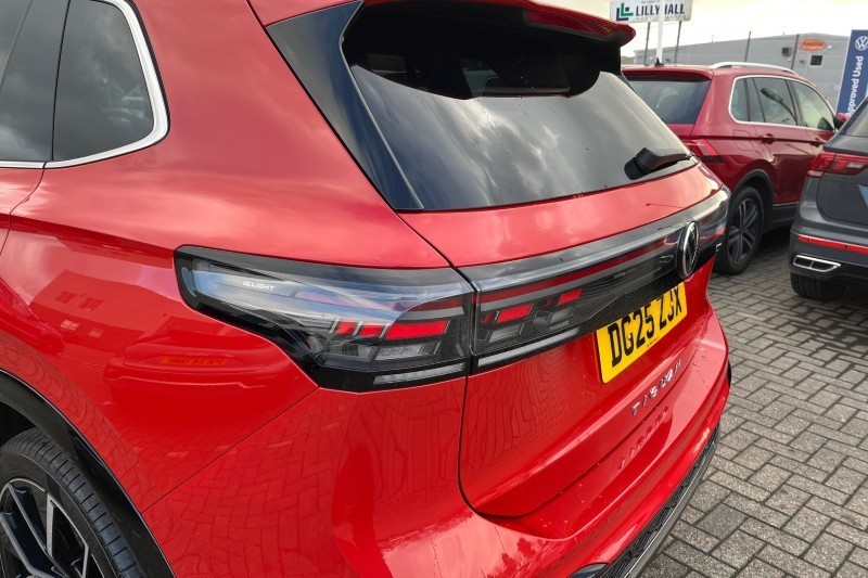 2025 (25) VOLKSWAGEN TIGUAN 2.0 TDI R-Line 5dr DSG 4716736