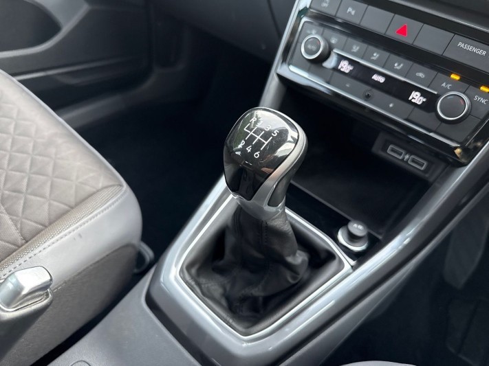 2019 (69) VOLKSWAGEN T-CROSS 1.0 TSI 115 SEL 5dr 4773333