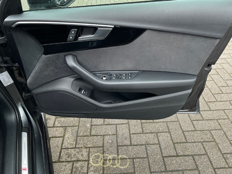 2023 (73) AUDI A4 35 TFSI Black Edition 4dr S Tronic 4778008