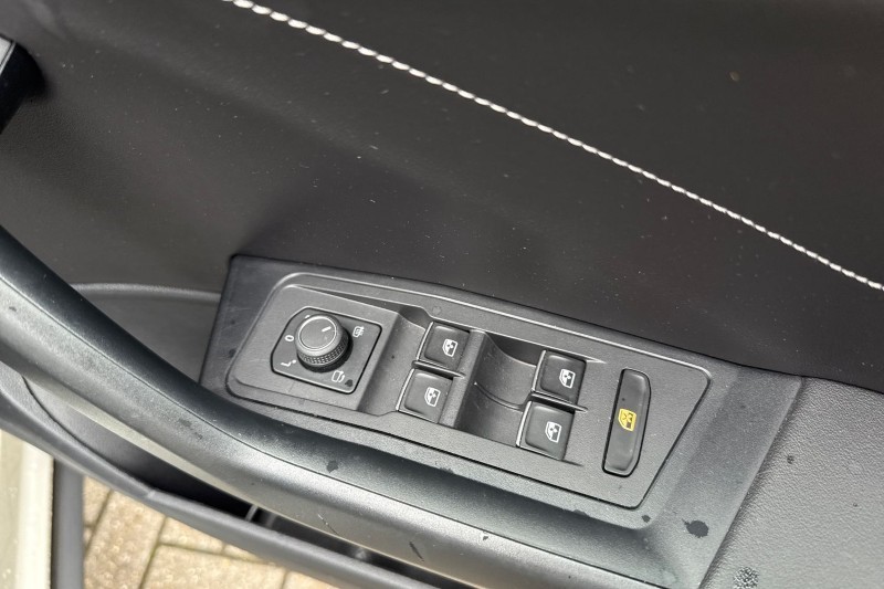 2023 (23) VOLKSWAGEN T-ROC 1.5 TSI R-Line 5dr 4776986