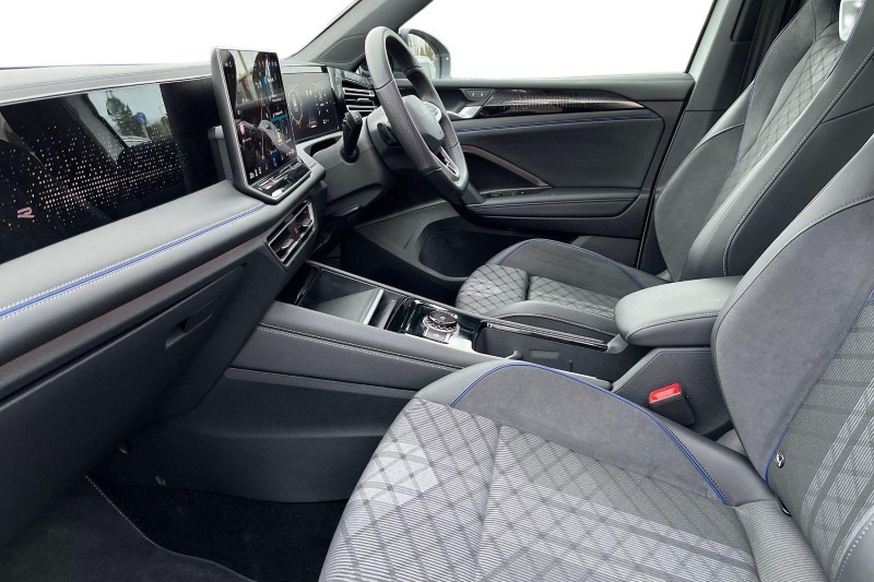 2025 (25) VOLKSWAGEN TIGUAN 2.0 TDI R-Line 5dr DSG 4778550