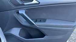 2021 (21) VOLKSWAGEN TIGUAN 1.5 TSI 150 Life 5dr 4795340