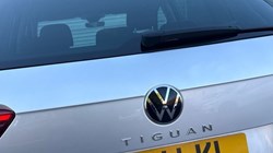 2021 (21) VOLKSWAGEN TIGUAN 1.5 TSI 150 Life 5dr 4795365