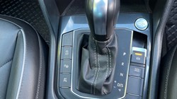 2020 (70) VOLKSWAGEN TIGUAN 2.0 TDi 150 4Motion R-Line Tech 5dr 4794573