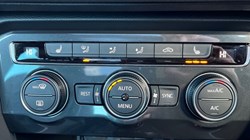 2020 (70) VOLKSWAGEN TIGUAN 2.0 TDi 150 4Motion R-Line Tech 5dr 4794565