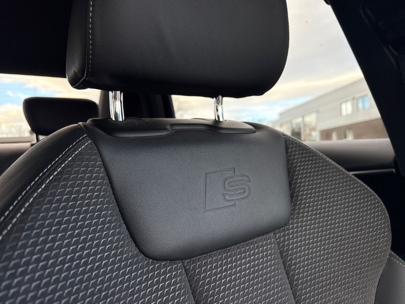 2020 (20) AUDI A4 35 TFSI Black Edition 4dr S Tronic 4798977