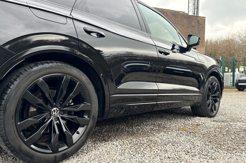 2023 (23) VOLKSWAGEN TOUAREG 3.0 V6 TDI 4Motion Black Edition 5dr Tip Auto 4989954