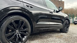 2023 (23) VOLKSWAGEN TOUAREG 3.0 V6 TDI 4Motion Black Edition 5dr Tip Auto 4989954
