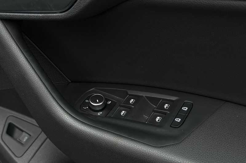 2023 (23) VOLKSWAGEN TOUAREG 3.0 V6 TDI 4Motion Black Edition 5dr Tip Auto 4989930