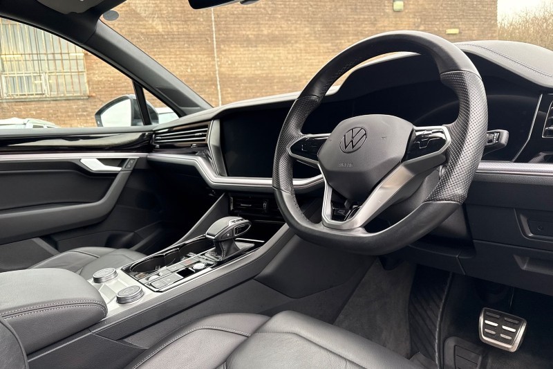 2023 (23) VOLKSWAGEN TOUAREG 3.0 V6 TDI 4Motion Black Edition 5dr Tip Auto 4989927