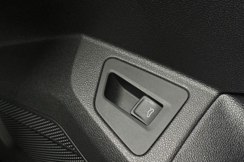 2023 (23) VOLKSWAGEN TOUAREG 3.0 V6 TDI 4Motion Black Edition 5dr Tip Auto 4989964