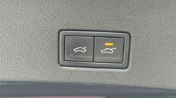 2023 (23) VOLKSWAGEN TOUAREG 3.0 V6 TDI 4Motion Black Edition 5dr Tip Auto 4989952