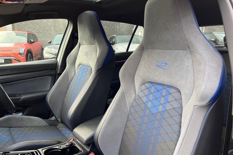 2024 (74) VOLKSWAGEN GOLF 2.0 TSI 333 R Black Edition 4Motion 5dr DSG 4903837