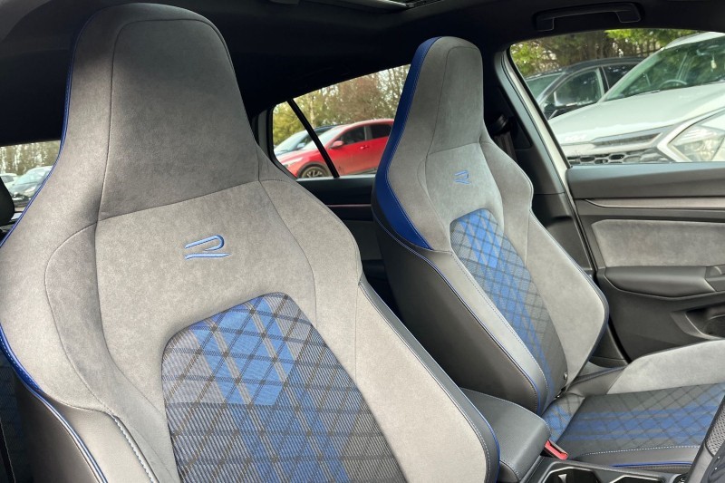 2024 (74) VOLKSWAGEN GOLF 2.0 TSI 333 R Black Edition 4Motion 5dr DSG 4903820