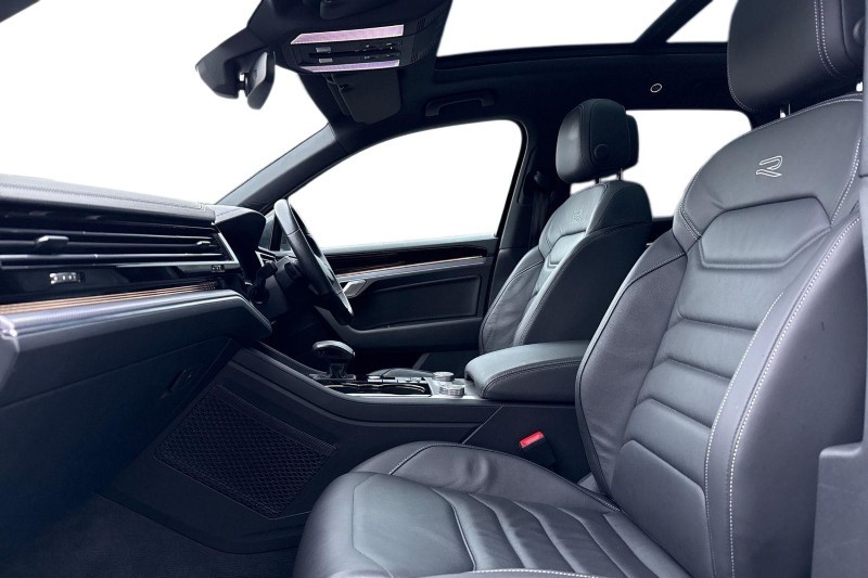 2022 (71) VOLKSWAGEN TOUAREG 3.0 V6 TDI 4Motion Black Edition 5dr Tip Auto 4938376