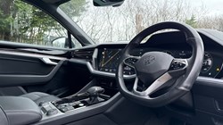 2022 (71) VOLKSWAGEN TOUAREG 3.0 V6 TDI 4Motion Black Edition 5dr Tip Auto 4938385