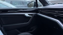 2022 (71) VOLKSWAGEN TOUAREG 3.0 V6 TDI 4Motion Black Edition 5dr Tip Auto 4938402