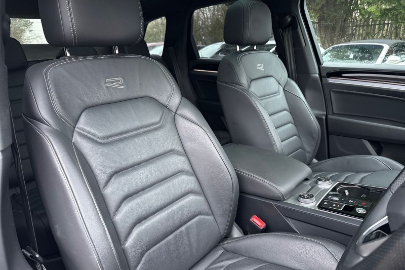 2022 (71) VOLKSWAGEN TOUAREG 3.0 V6 TDI 4Motion Black Edition 5dr Tip Auto 4938391