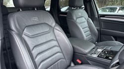 2022 (71) VOLKSWAGEN TOUAREG 3.0 V6 TDI 4Motion Black Edition 5dr Tip Auto 4938391