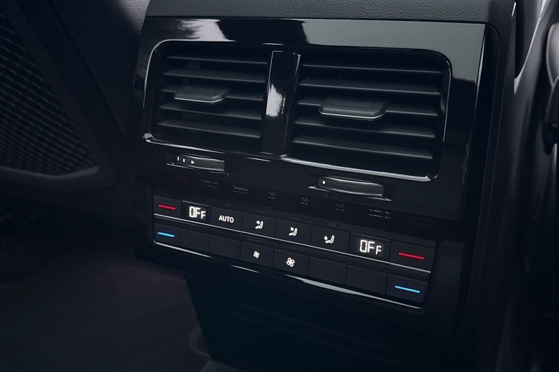 2022 (71) VOLKSWAGEN TOUAREG 3.0 V6 TDI 4Motion Black Edition 5dr Tip Auto 4938417