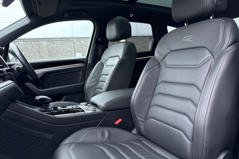 2022 (71) VOLKSWAGEN TOUAREG 3.0 V6 TDI 4Motion Black Edition 5dr Tip Auto 4938405