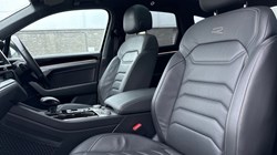 2022 (71) VOLKSWAGEN TOUAREG 3.0 V6 TDI 4Motion Black Edition 5dr Tip Auto 4938405