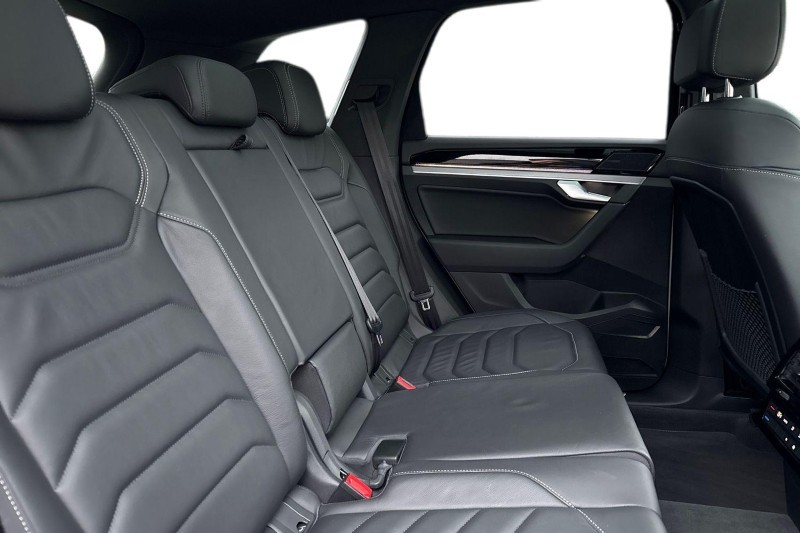 2022 (71) VOLKSWAGEN TOUAREG 3.0 V6 TDI 4Motion Black Edition 5dr Tip Auto 4938377