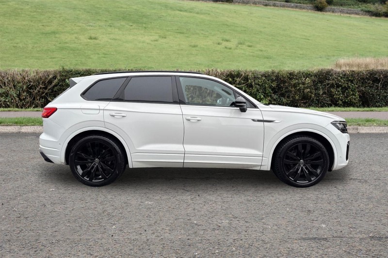 2022 (71) VOLKSWAGEN TOUAREG 3.0 V6 TDI 4Motion Black Edition 5dr Tip Auto 4938378