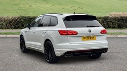 2022 (71) VOLKSWAGEN TOUAREG 3.0 V6 TDI 4Motion Black Edition 5dr Tip Auto 4938375