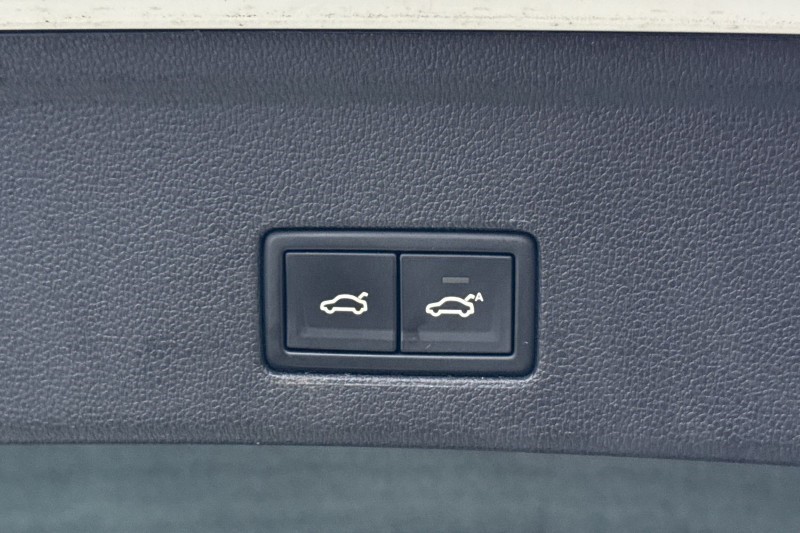 2022 (71) VOLKSWAGEN TOUAREG 3.0 V6 TDI 4Motion Black Edition 5dr Tip Auto 4938408