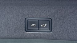 2022 (71) VOLKSWAGEN TOUAREG 3.0 V6 TDI 4Motion Black Edition 5dr Tip Auto 4938408