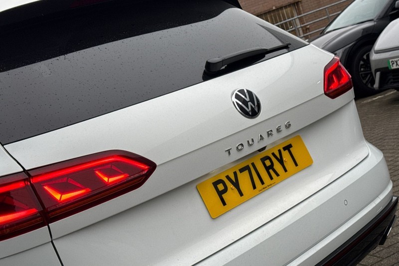 2022 (71) VOLKSWAGEN TOUAREG 3.0 V6 TDI 4Motion Black Edition 5dr Tip Auto 4938414