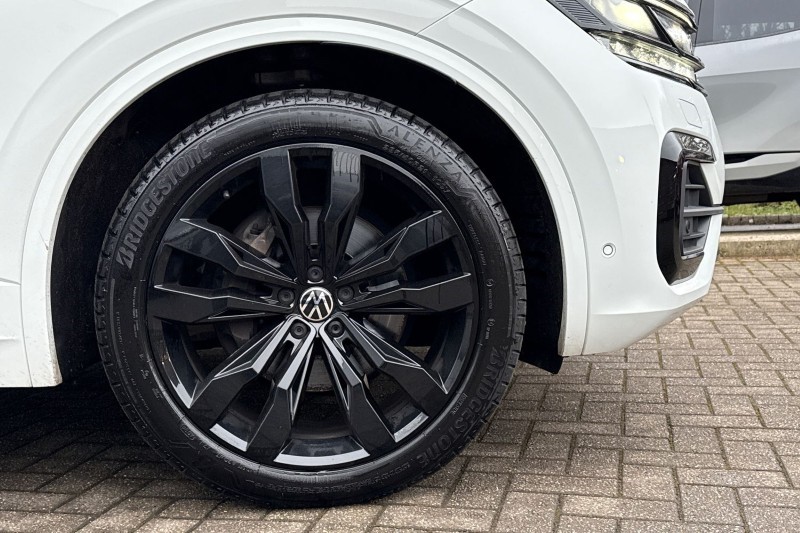 2022 (71) VOLKSWAGEN TOUAREG 3.0 V6 TDI 4Motion Black Edition 5dr Tip Auto 4938381